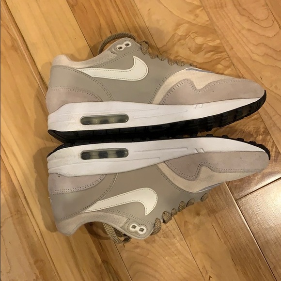 Women’s Nike Air Max - Picture 5 of 7